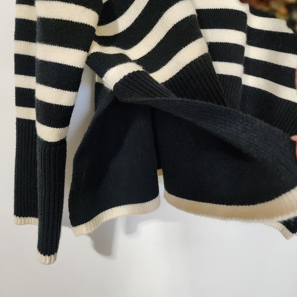 Black and white striped heavy sweater - Picture 4 of 12